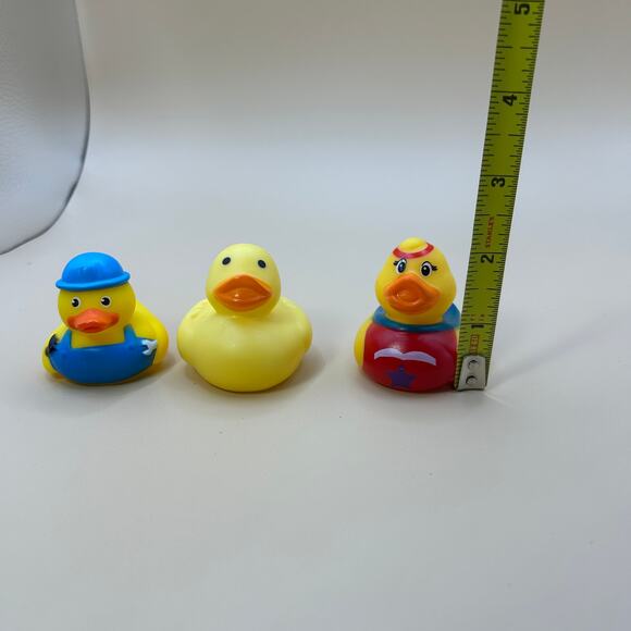 Lot of 3 Rubber Ducks 2 inch Carpenter Marvel Plain - Picture 5 of 5